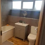 3 Bed Barn - Sleeps Up To 6 - Parking - Wifi בית נופש *