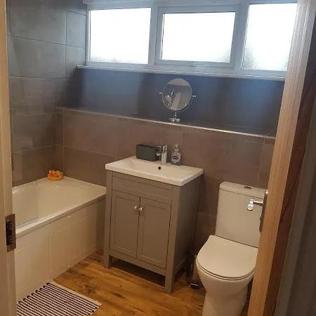 3 Bed Barn - Sleeps 6 - Parking - Wifi Holiday home *