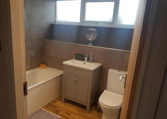 3 Bed Barn - Sleeps Up To 6 - Parking - Wifi 度假居 *